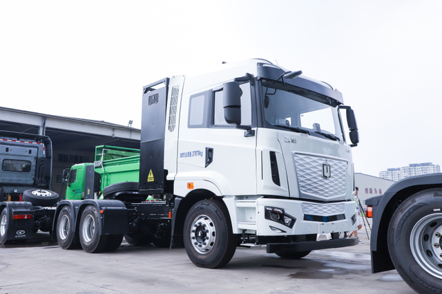 Tout nouveau véhicule électrique de camion de remorque de tracteur de la tête 6X4 de camion