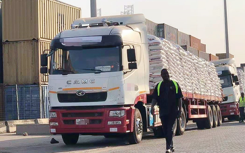Camion tracteur à grande capacité de chargement pour remorque