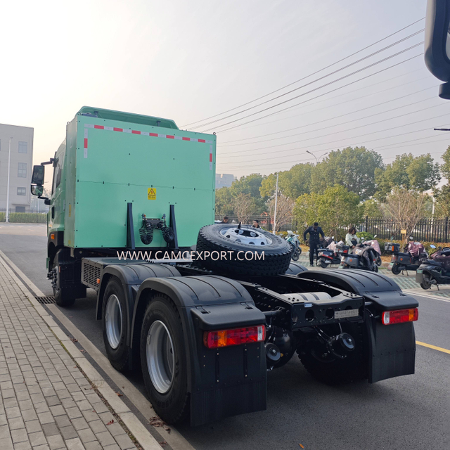 Tracteur électrique vert à toit plat 6x4 avec conduite à gauche X7E