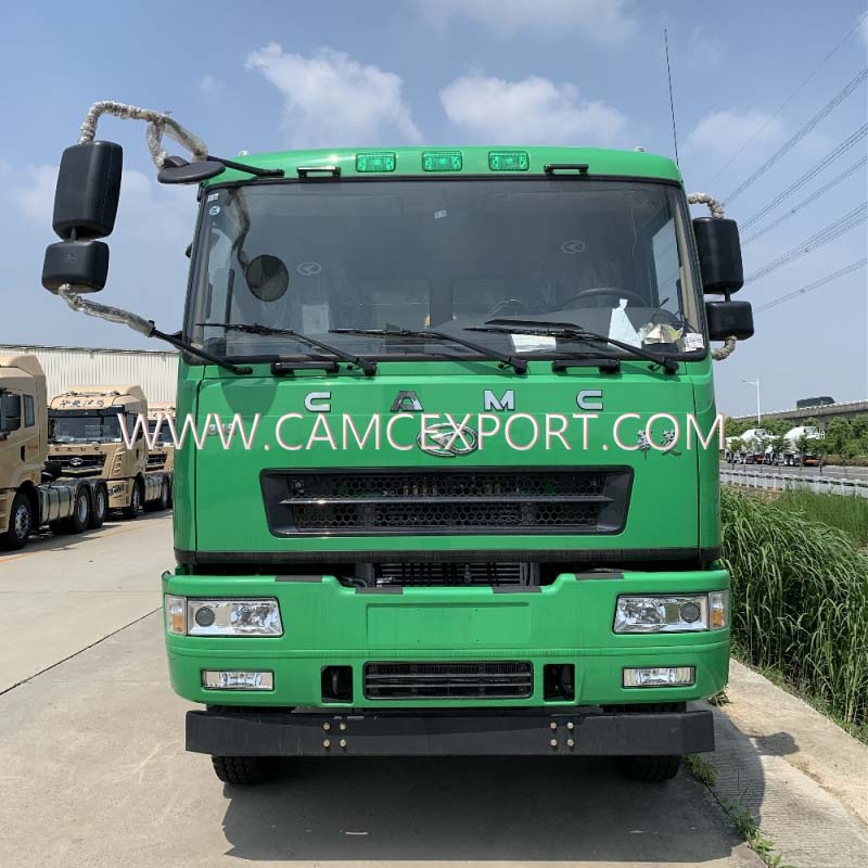 Camion &agrave; benne basculante 8X4