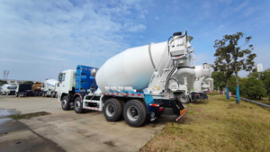 Camion malaxeur à béton CNG 10 mètres cubes pour routes de campagne