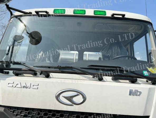 Camion malaxeur à béton auto-béton
