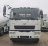 Individu chargeant le camion de mélangeur concret de 9 mètres cubes pour la route