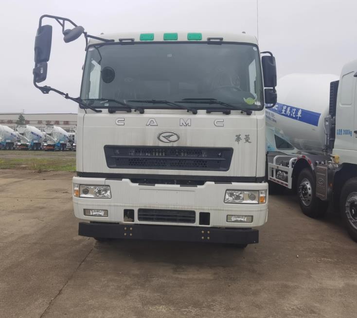 Camion malaxeur à béton pour ponts ruraux