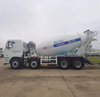 Individu chargeant le camion de mélangeur concret de 9 mètres cubes pour la route