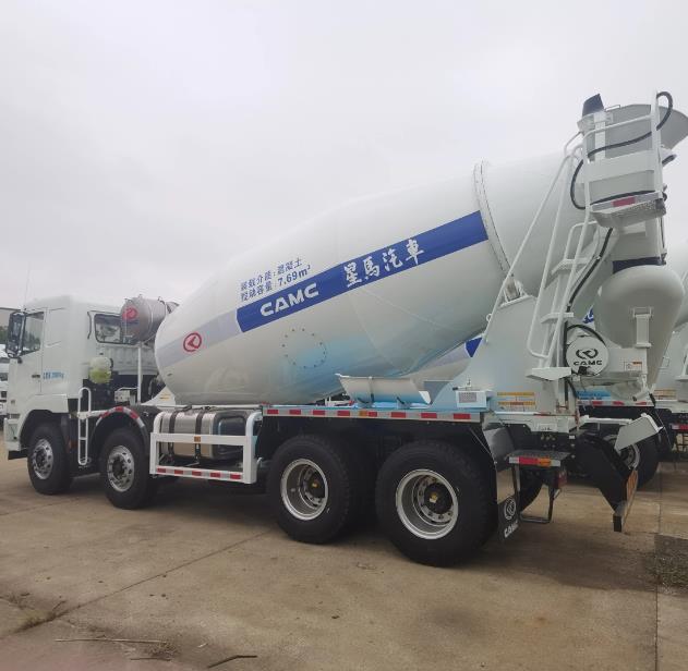 Camion malaxeur à béton de 9 mètres cubes